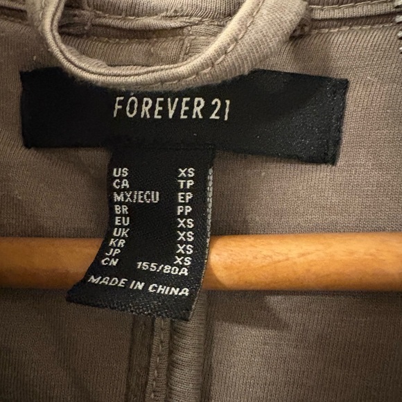 Forever 21 women's Quilted Puffer Jacket - Picture 2 of 3